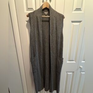 Neiman Marcus Cashmere Grey Sleeveless Cardigan Vest